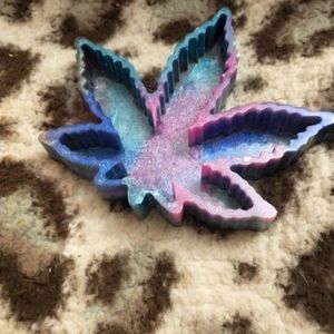 Maple leaf organizer/ashtray